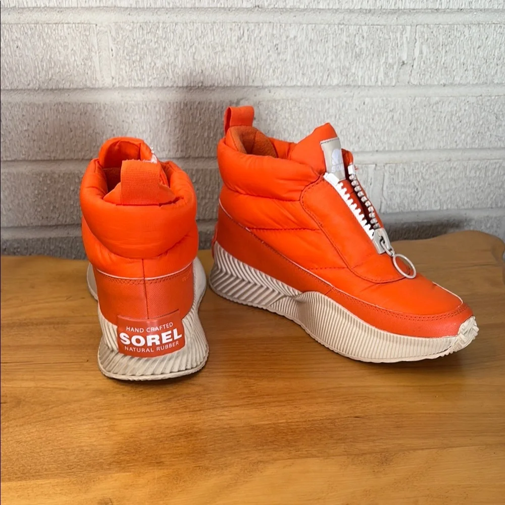 Sorel x prAna Out N About III Puffy Zip Sneaker Boots Orange Wmns 6.5 Waterproof - Picture 1 of 11